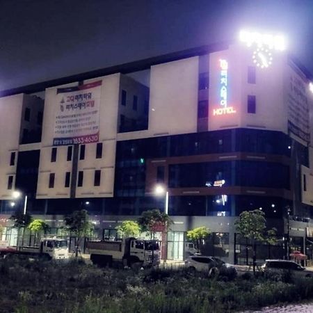 Pyeongtaek Godeok Rich Stay Hotel Bagian luar foto