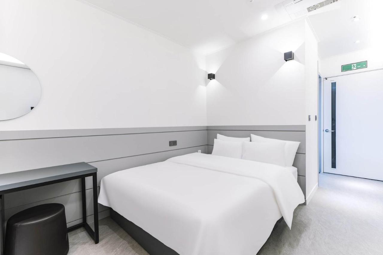 Pyeongtaek Godeok Rich Stay Hotel Bagian luar foto