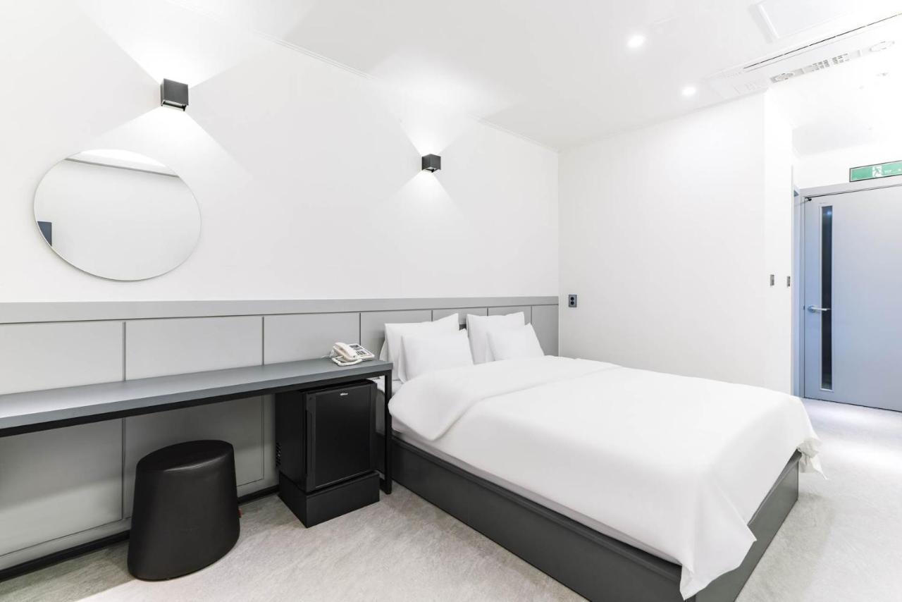 Pyeongtaek Godeok Rich Stay Hotel Bagian luar foto