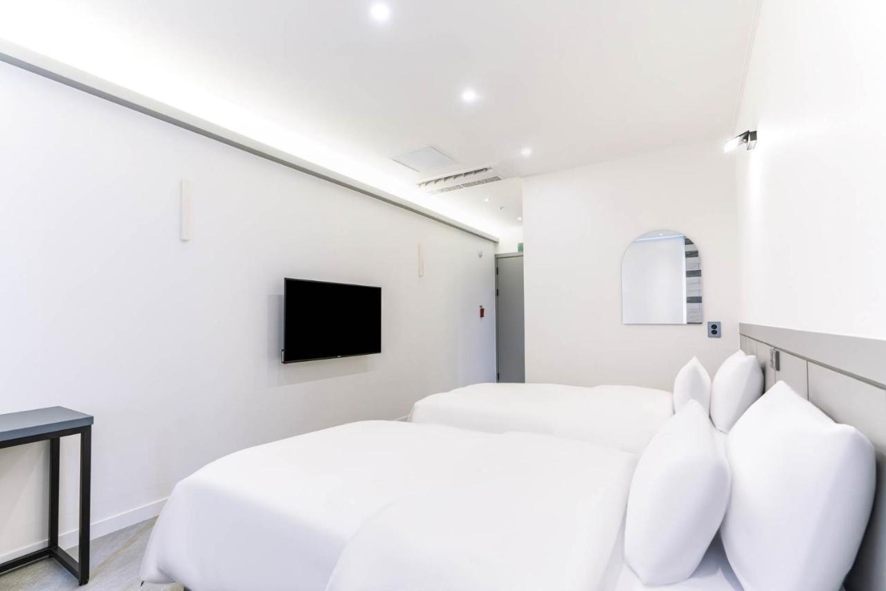 Pyeongtaek Godeok Rich Stay Hotel Bagian luar foto