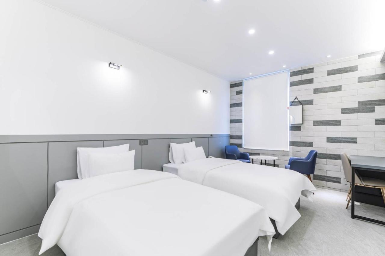 Pyeongtaek Godeok Rich Stay Hotel Bagian luar foto