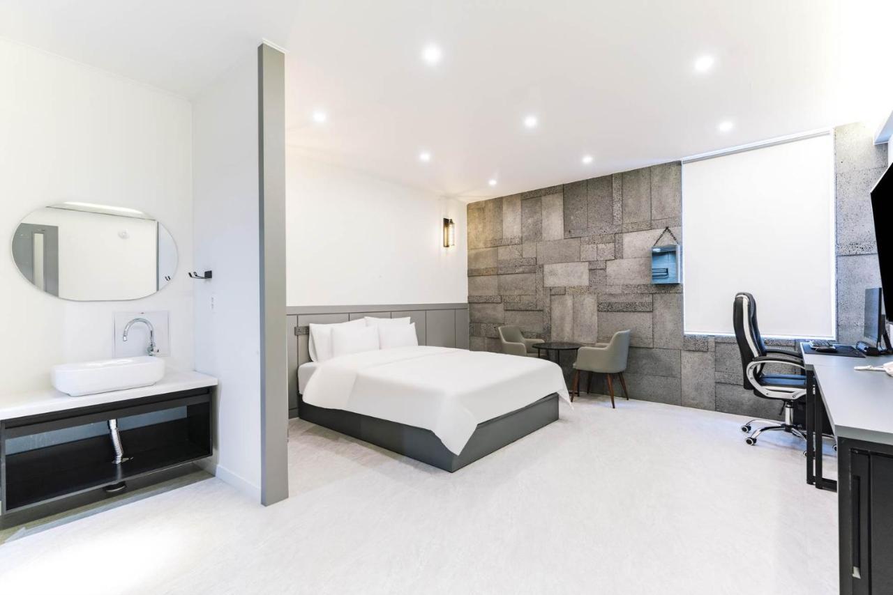 Pyeongtaek Godeok Rich Stay Hotel Bagian luar foto