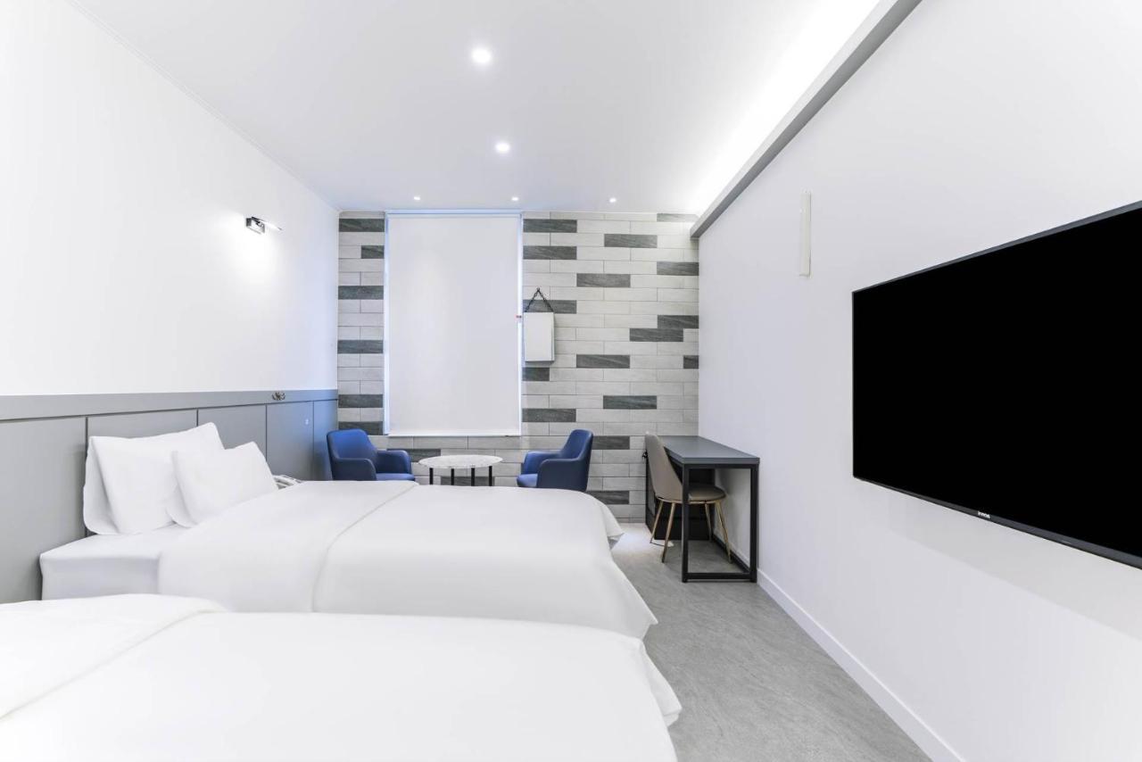 Pyeongtaek Godeok Rich Stay Hotel Bagian luar foto