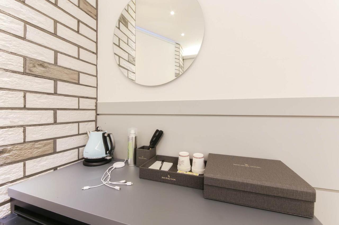 Pyeongtaek Godeok Rich Stay Hotel Bagian luar foto