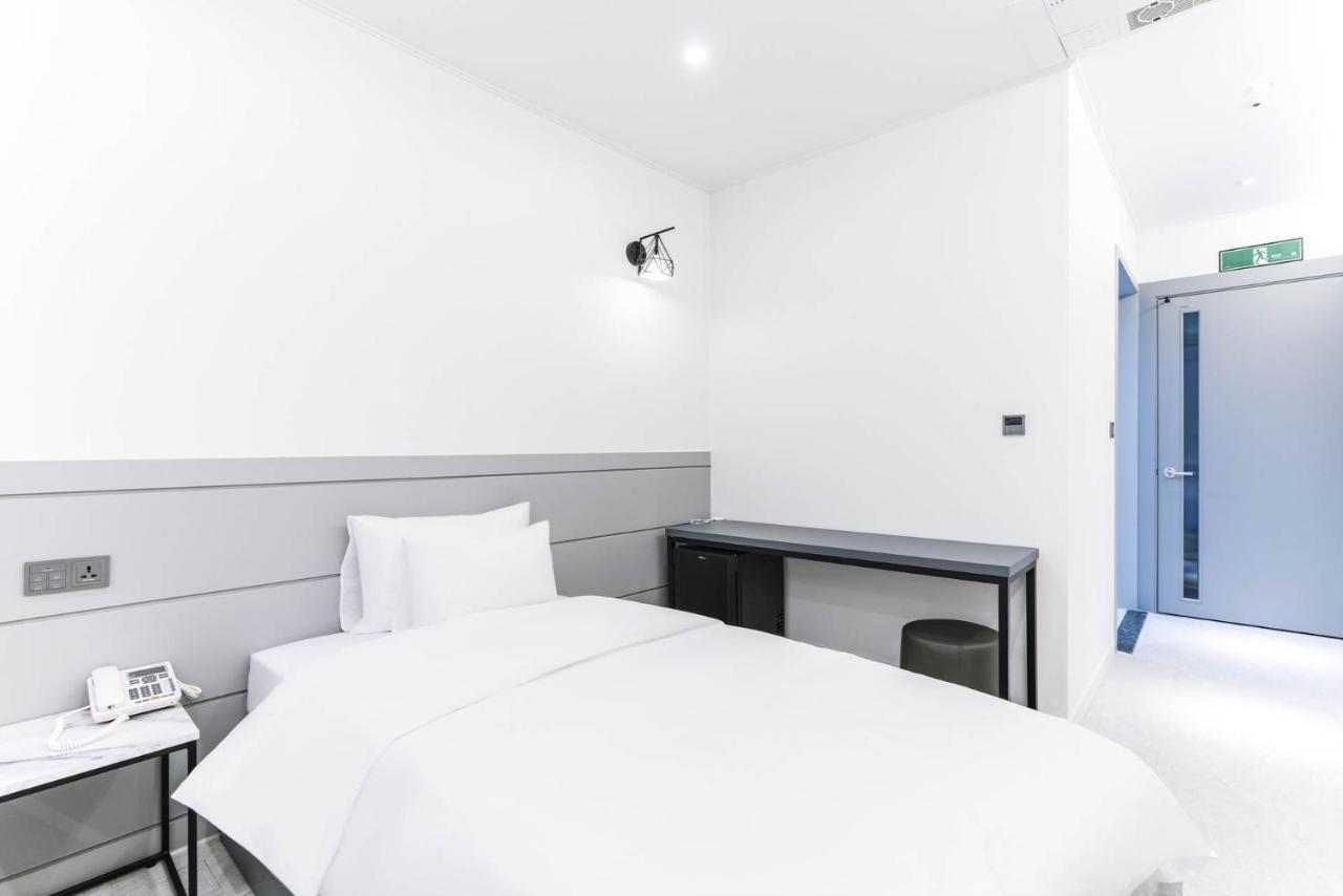 Pyeongtaek Godeok Rich Stay Hotel Bagian luar foto