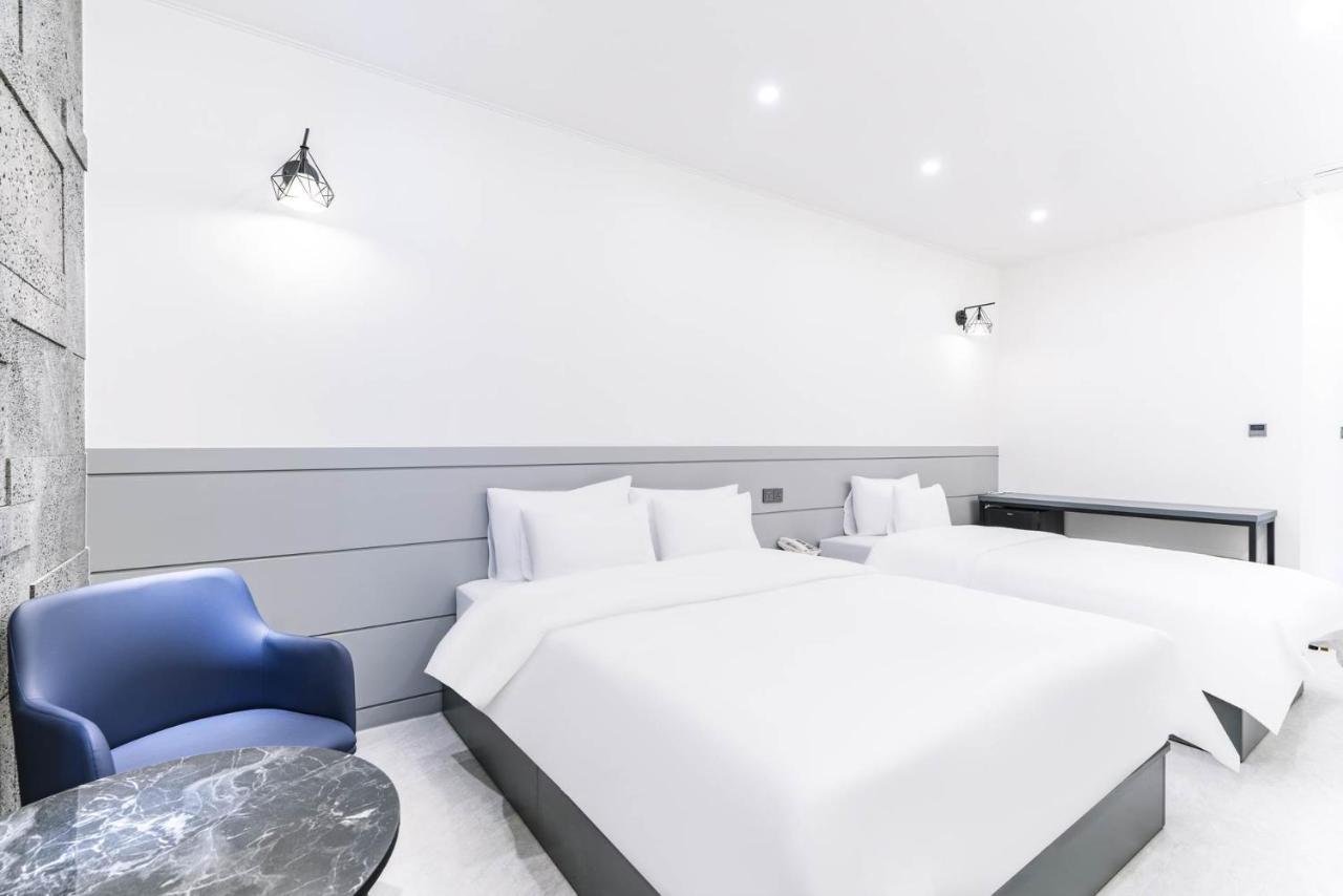 Pyeongtaek Godeok Rich Stay Hotel Bagian luar foto