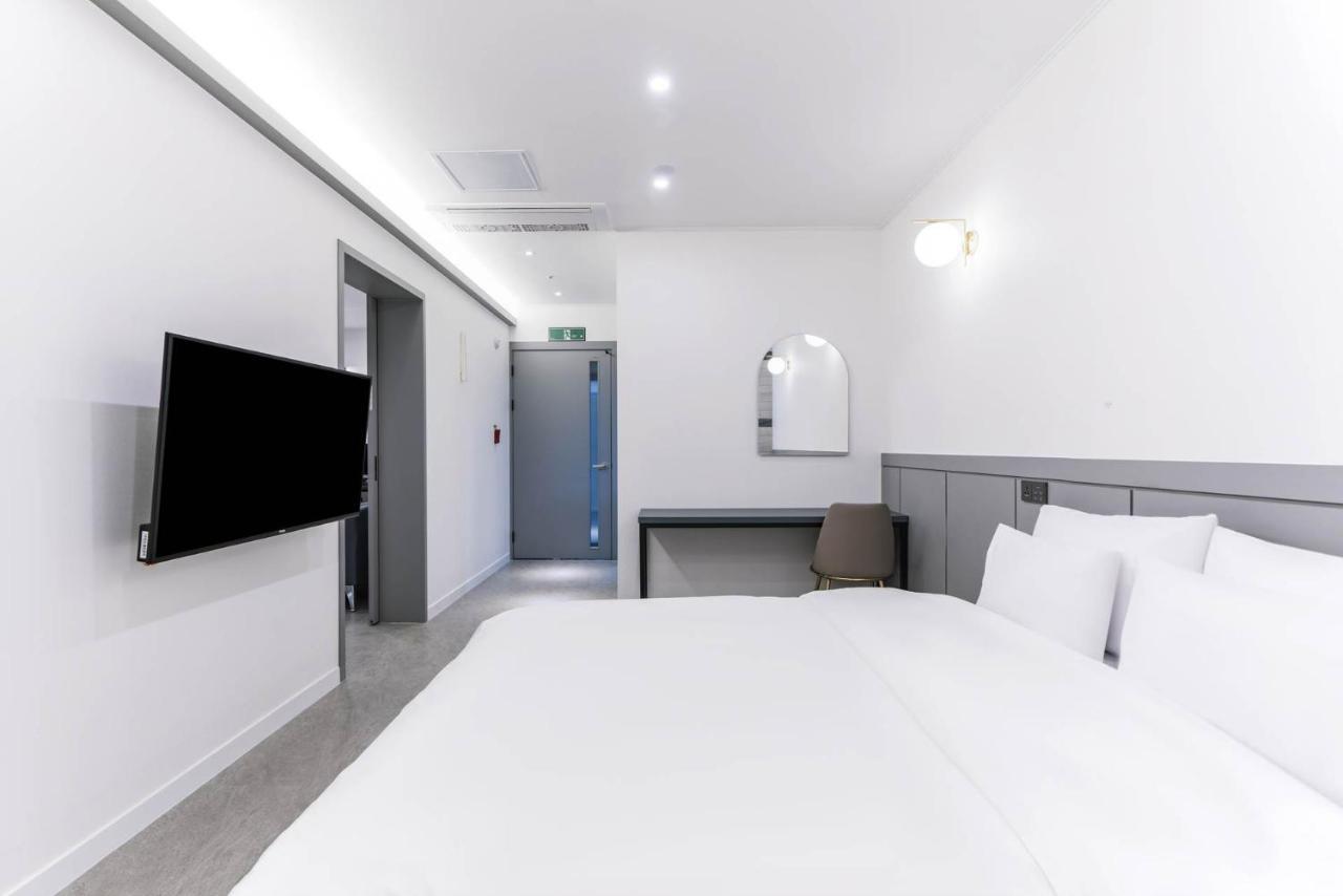 Pyeongtaek Godeok Rich Stay Hotel Bagian luar foto