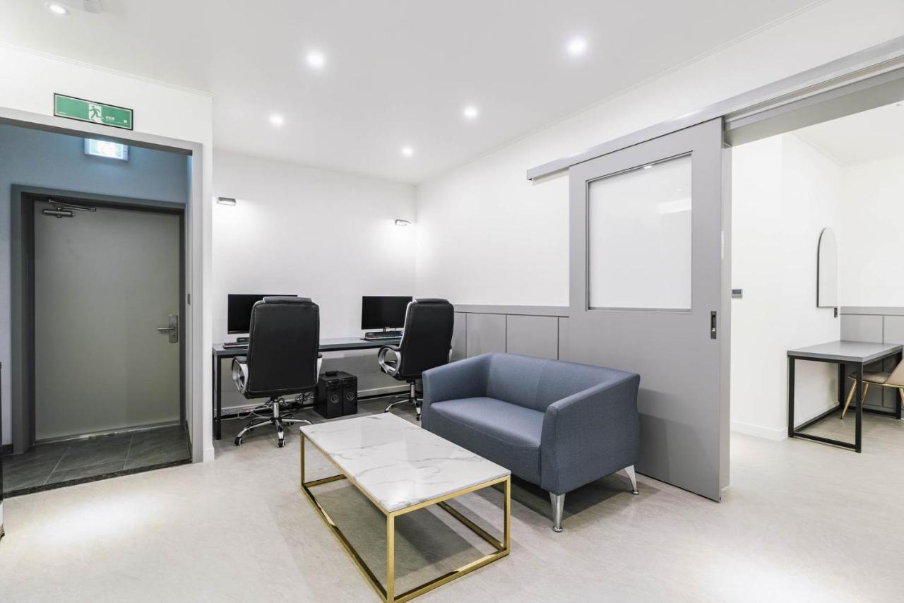 Pyeongtaek Godeok Rich Stay Hotel Bagian luar foto
