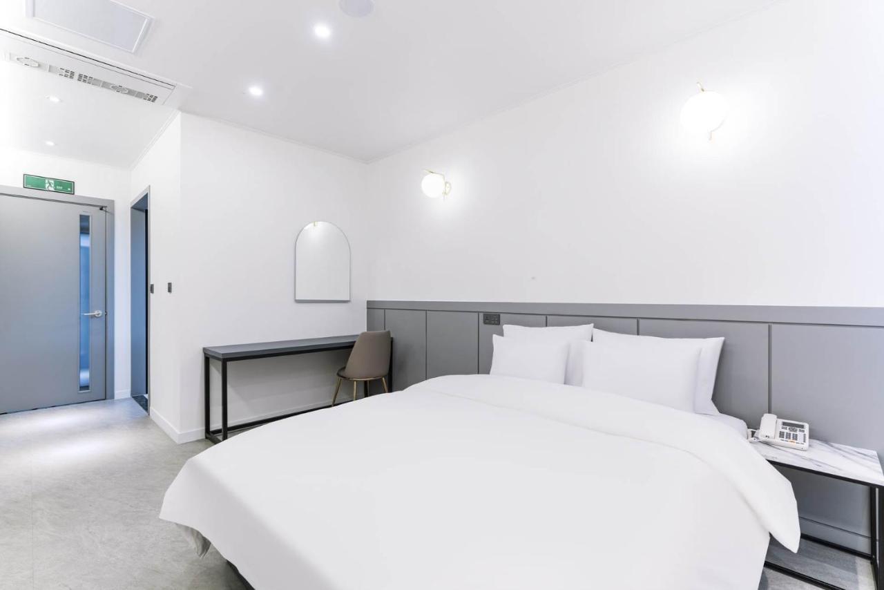 Pyeongtaek Godeok Rich Stay Hotel Bagian luar foto