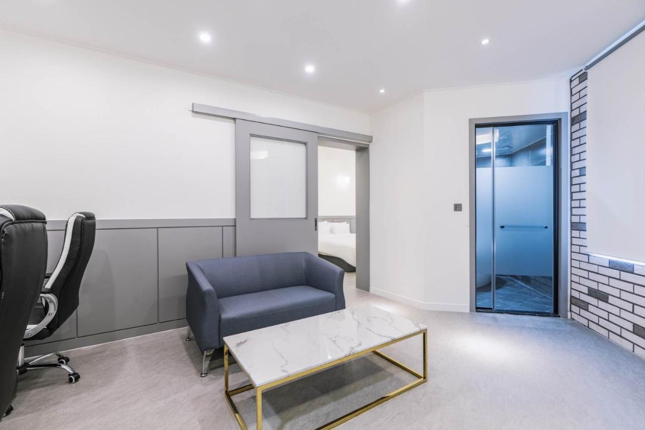 Pyeongtaek Godeok Rich Stay Hotel Bagian luar foto